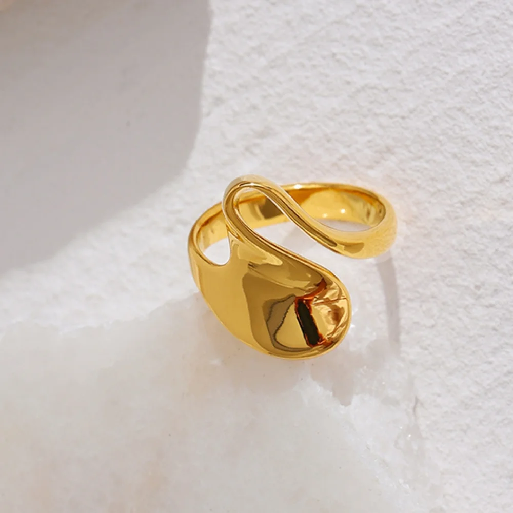 Minimalist Irregular Golden Finger Ring - Picture 4 of 8